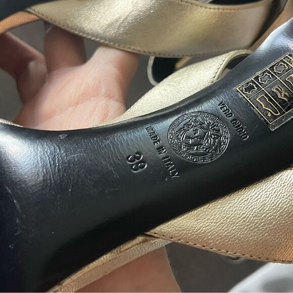VERSACE Medusa Runway Strappy Metallic Silver Medusae Mediallion Heels SZ 39 US9 - Picture 7 of 9